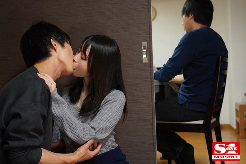 video kecupan penuh makna dari istri tetangga viral