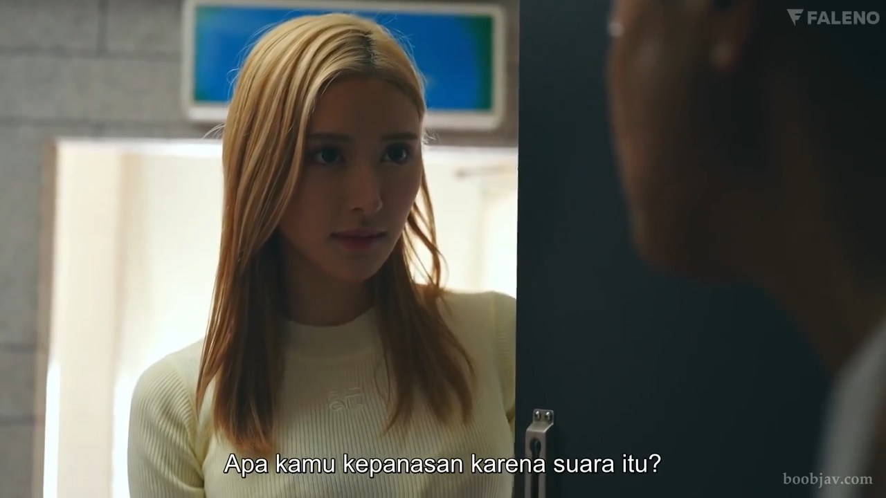 Menghukum Gadis Pirang Sombong