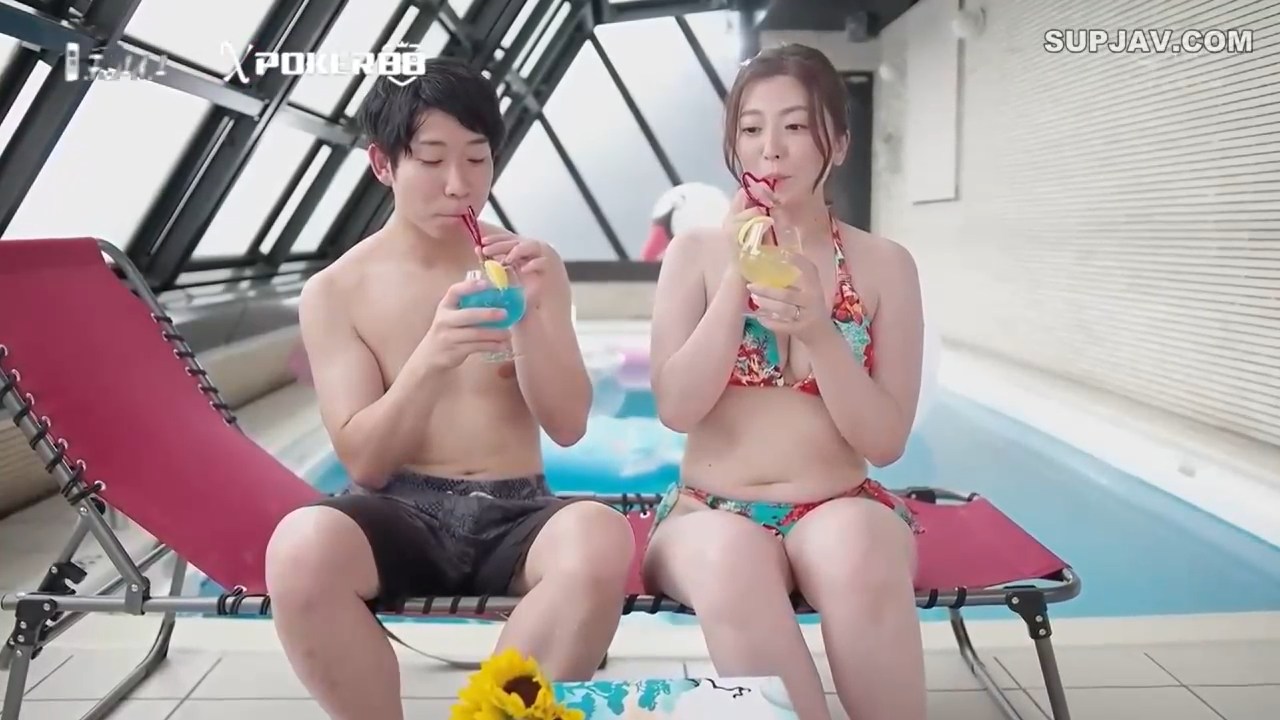 Staycation Bareng Suami Icliknya Bereng Brondong